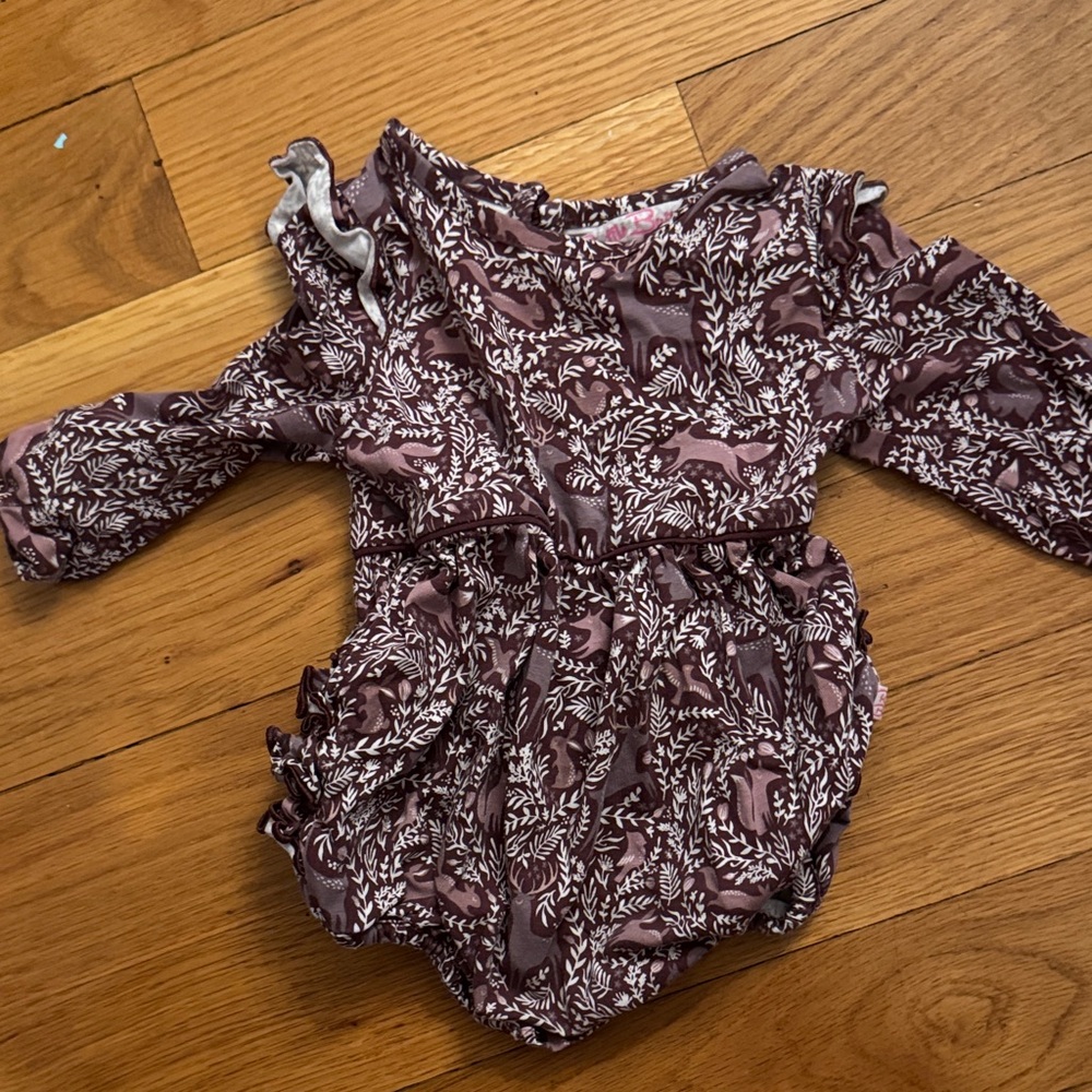 Floral Long Sleeve Baby Romper ruffle butts 6-12 m